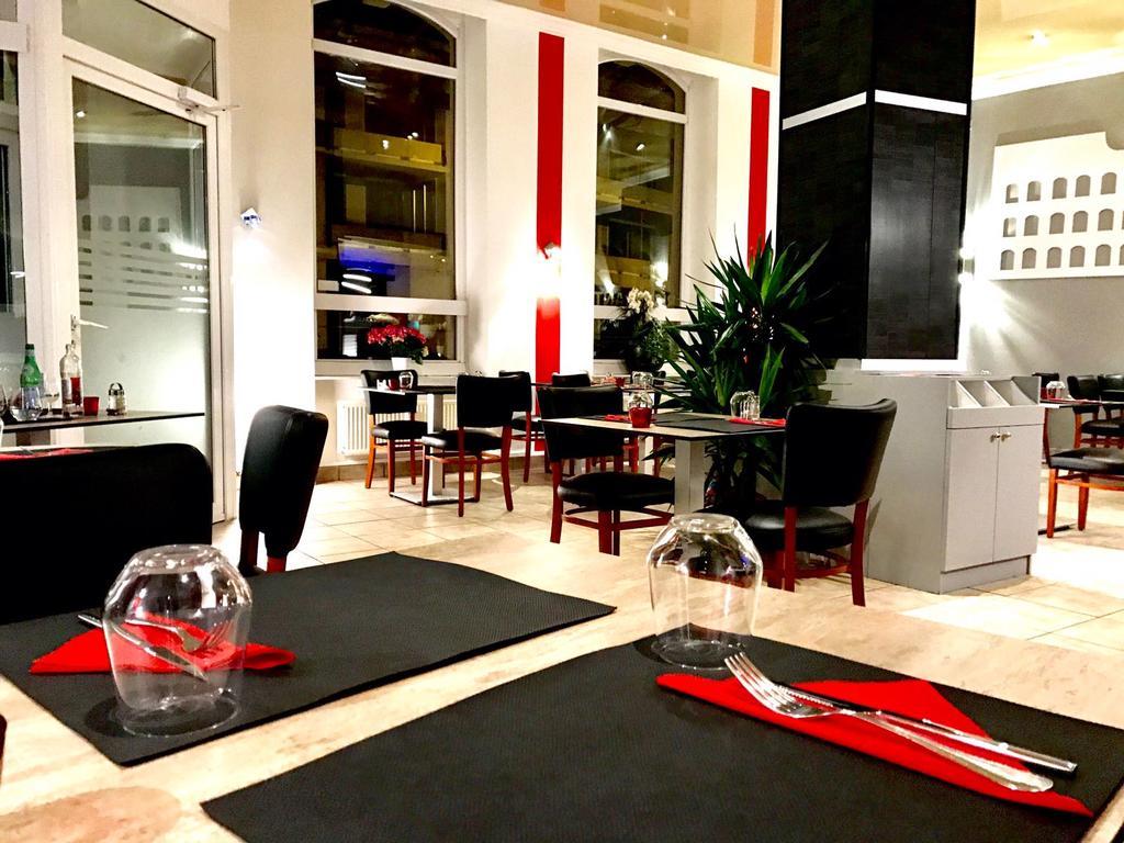 Hotel-Restaurant Windsor มงดอร์ฟ-เล-แบ็ง ภายนอก รูปภาพ